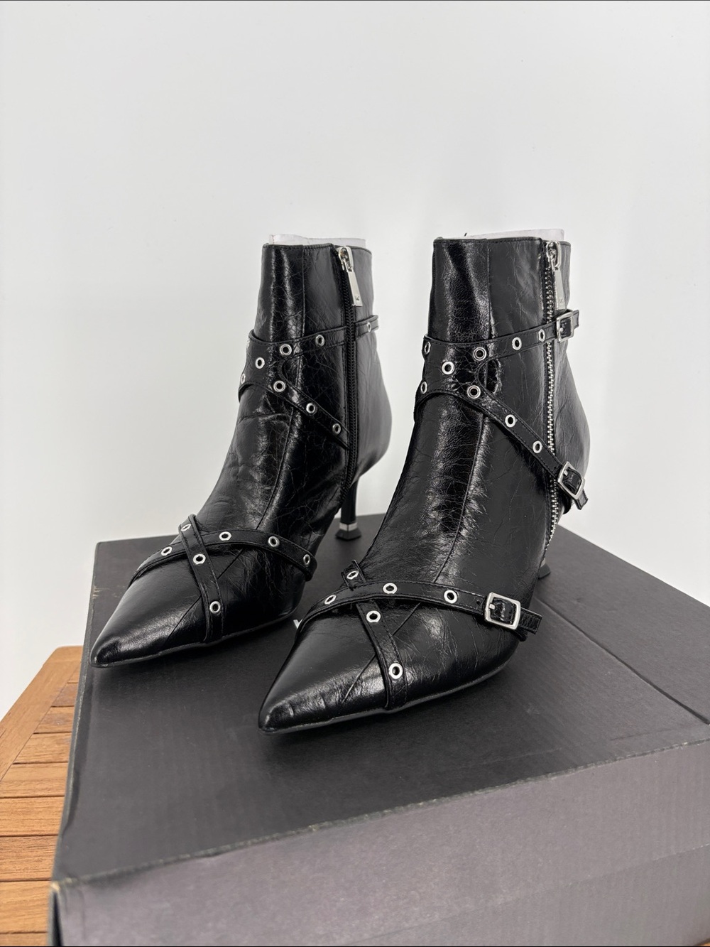 New Kenneth Cole Black UMI BIKER BOOTIE SIZE 6 - Picture 6 of 6